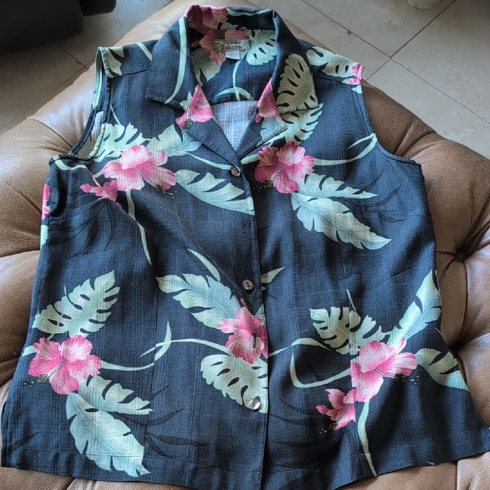 Tommy Bahama Black Floral Sleeveless Silk Button Down Top